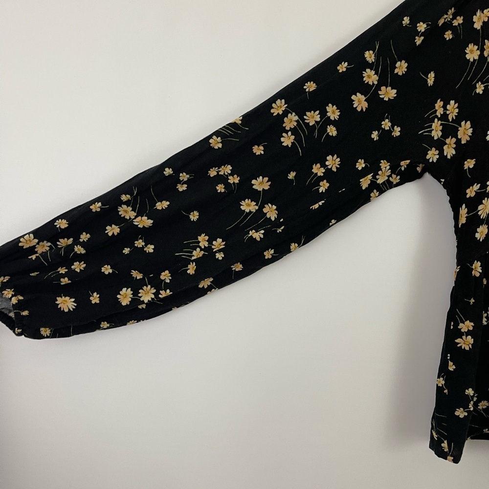 American Eagle Outfitters Blouse Womens S Black w. Yellow Floral Puff Sleeve Top - Picture 14 of 14